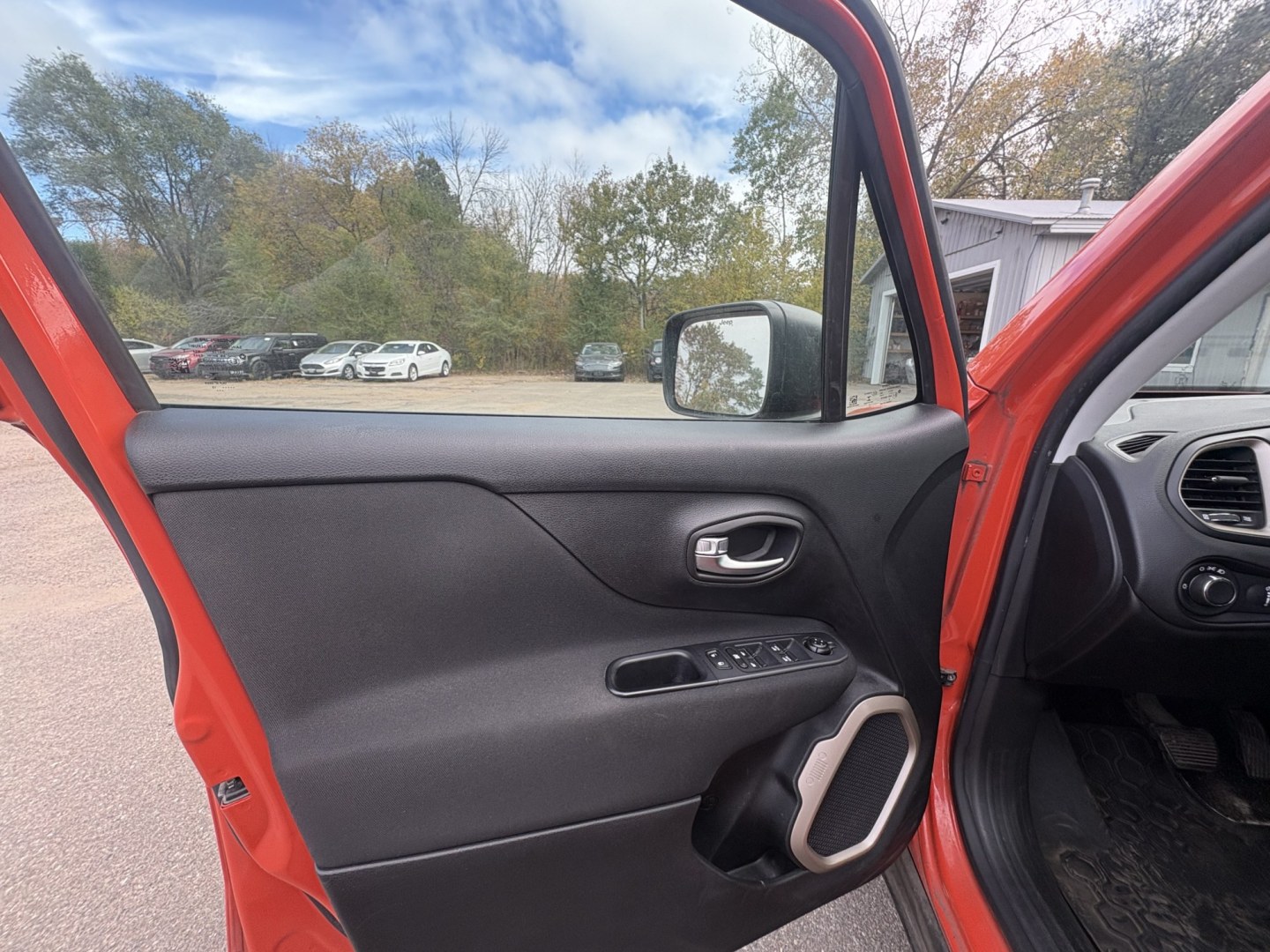2015 Jeep Renegade Sport 4WD (ZACCJBATXFP) with an 2.4L L4 engine, 6M transmission, located at 17255 hwy 65 NE, Ham Lake, MN, 55304, 0.000000, 0.000000- Photo#8