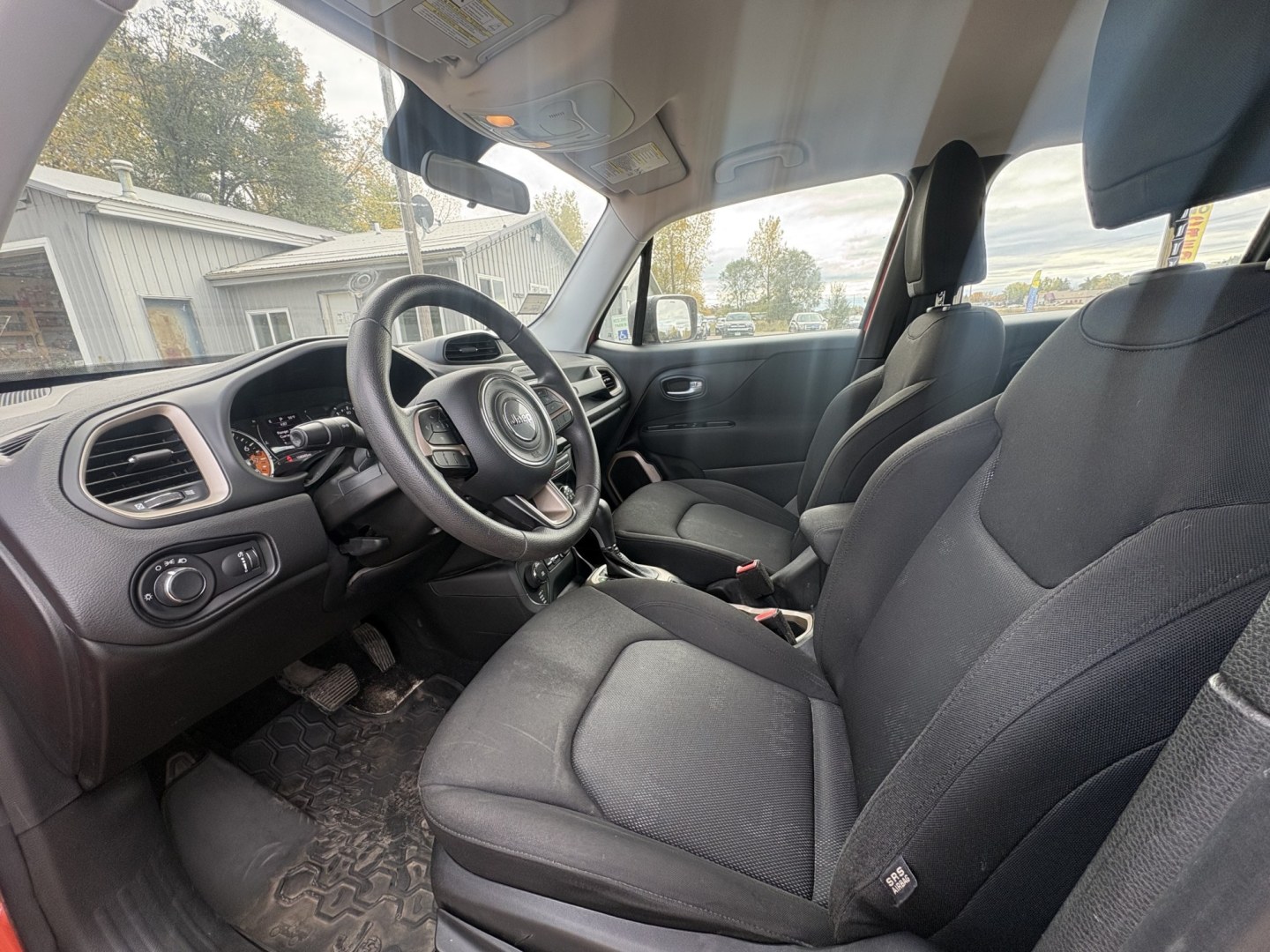 2015 Jeep Renegade Sport 4WD (ZACCJBATXFP) with an 2.4L L4 engine, 6M transmission, located at 17255 hwy 65 NE, Ham Lake, MN, 55304, 0.000000, 0.000000- Photo#9