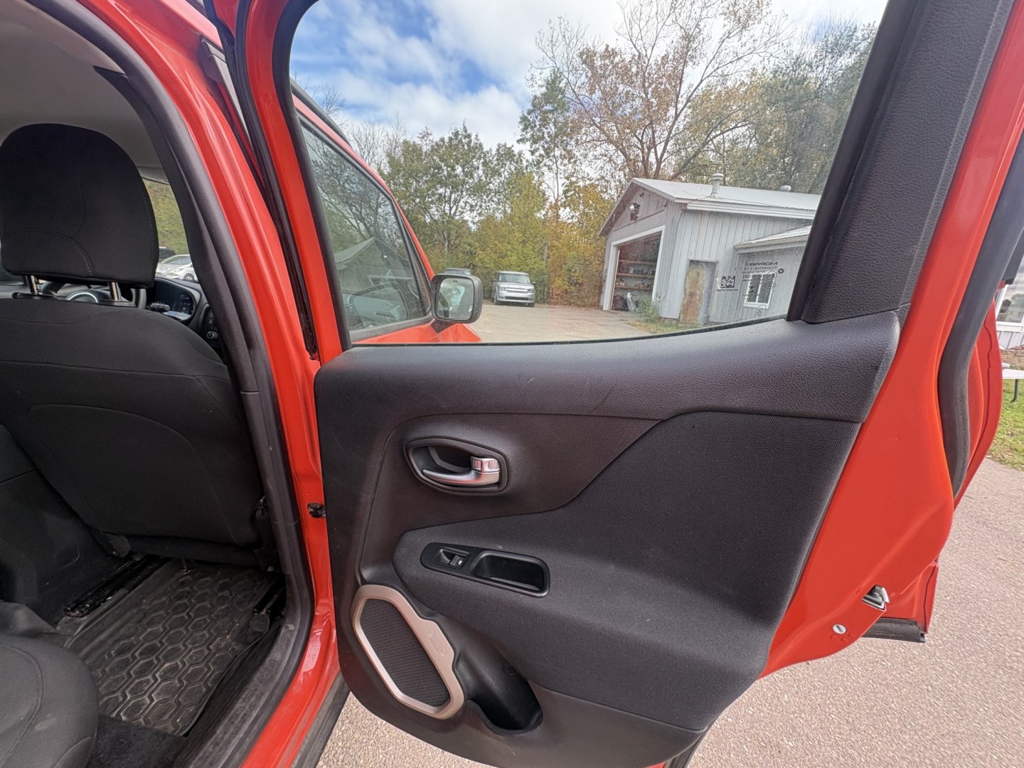 2015 Jeep Renegade Sport 4WD (ZACCJBATXFP) with an 2.4L L4 engine, 6M transmission, located at 17255 hwy 65 NE, Ham Lake, MN, 55304, 0.000000, 0.000000- Photo#12