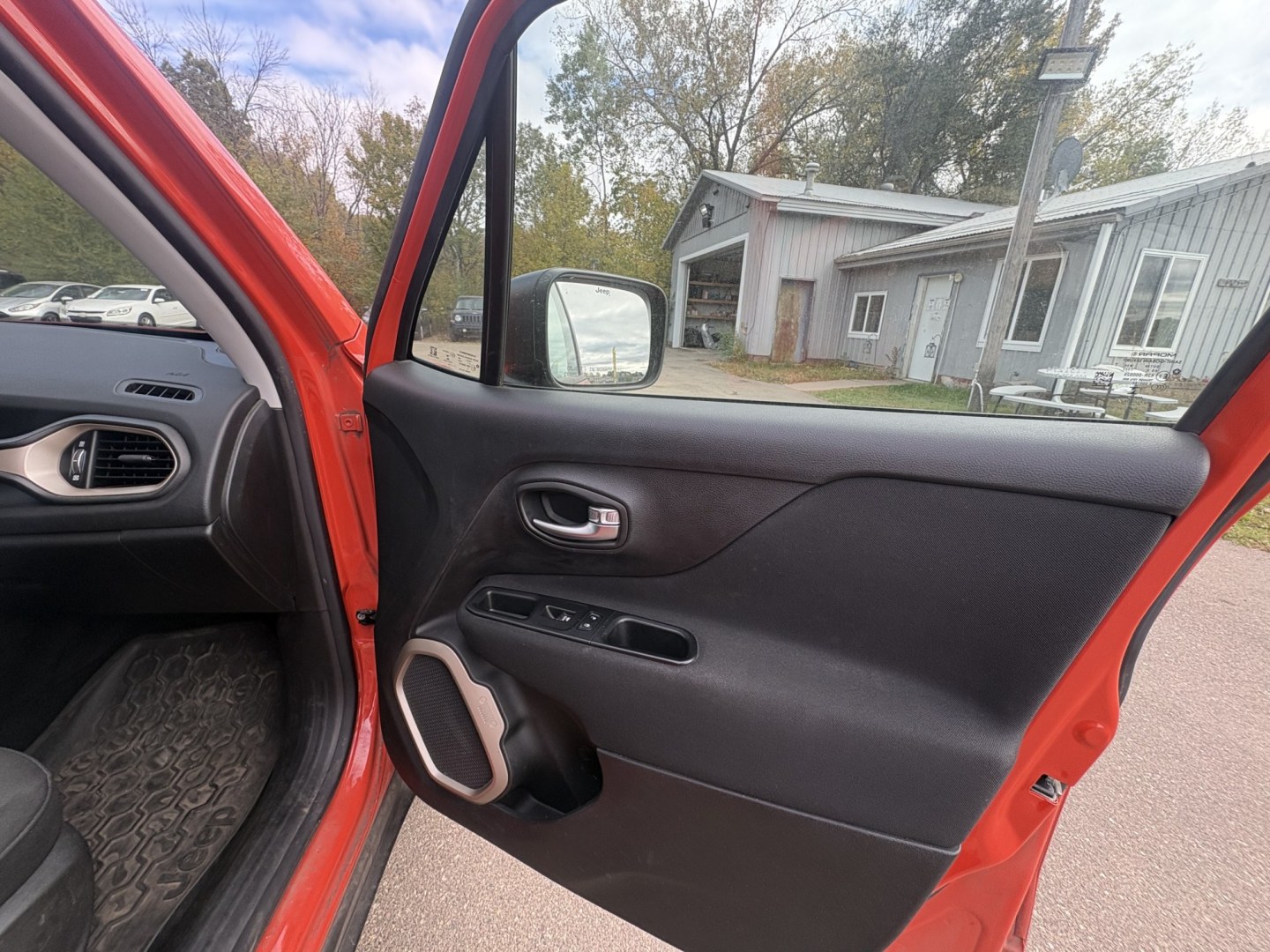 2015 Jeep Renegade Sport 4WD (ZACCJBATXFP) with an 2.4L L4 engine, 6M transmission, located at 17255 hwy 65 NE, Ham Lake, MN, 55304, 0.000000, 0.000000- Photo#14