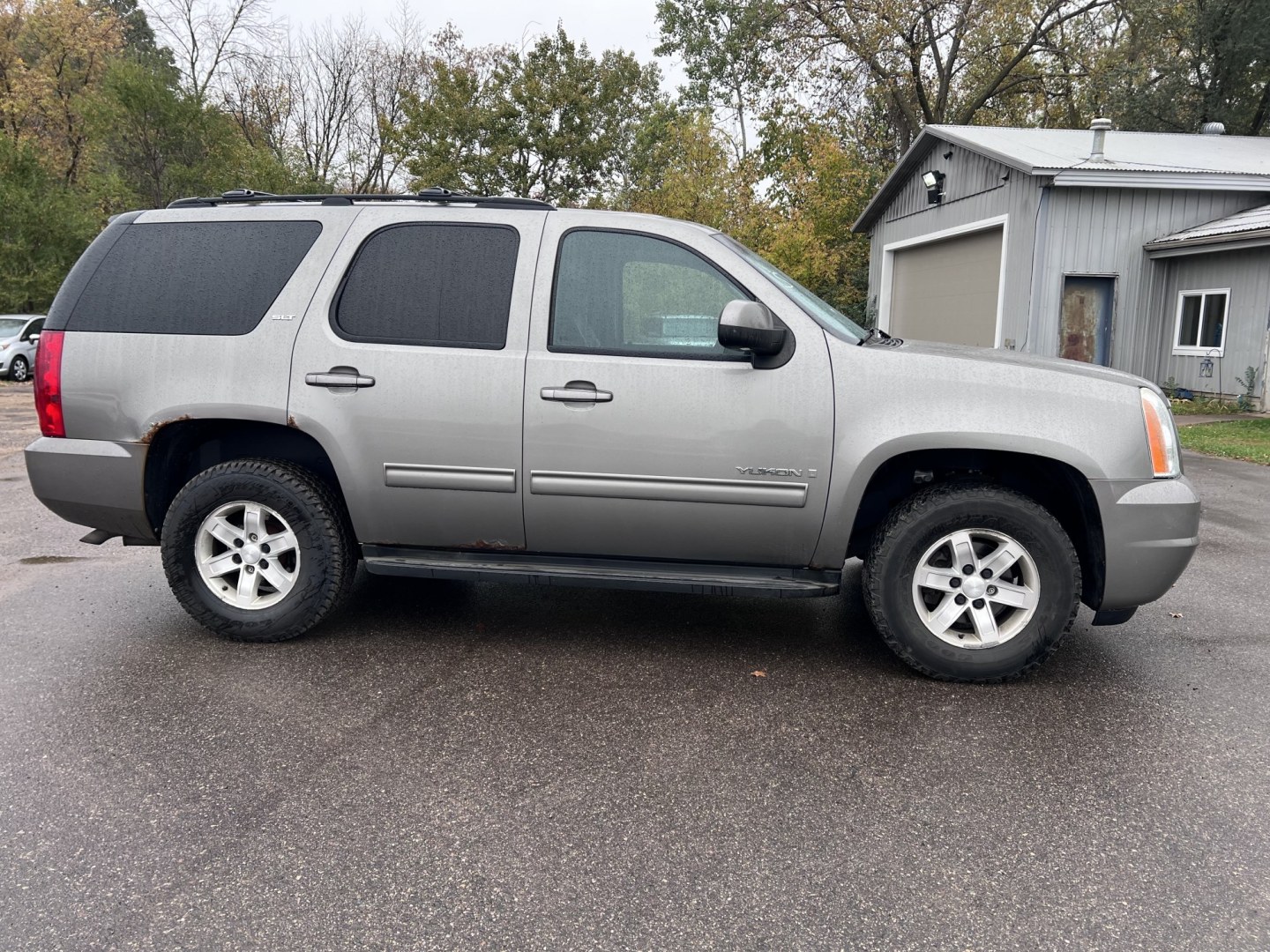 2009 GMC Yukon SLT-1 4WD (1GKFK33049R) with an 5.3L V8 OHV 16V FFV engine, 4A transmission, located at 17255 hwy 65 NE, Ham Lake, MN, 55304, 0.000000, 0.000000- Photo#3