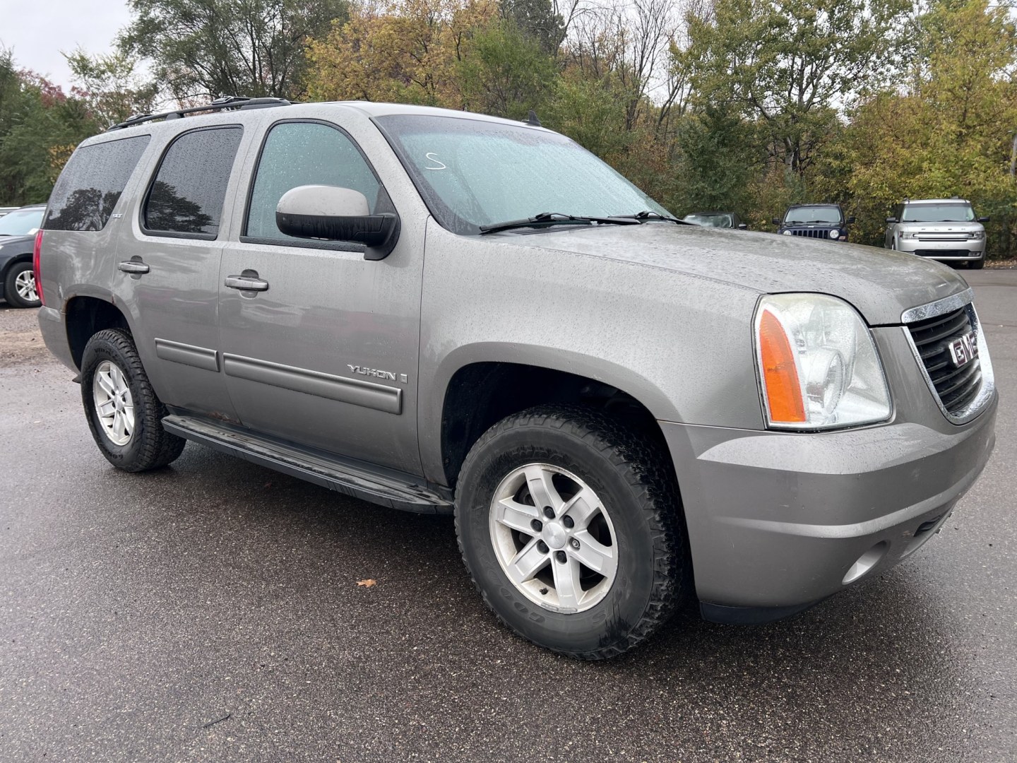 2009 GMC Yukon SLT-1 4WD (1GKFK33049R) with an 5.3L V8 OHV 16V FFV engine, 4A transmission, located at 17255 hwy 65 NE, Ham Lake, MN, 55304, 0.000000, 0.000000- Photo#2