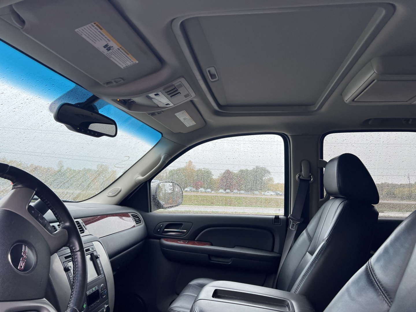 2009 GMC Yukon SLT-1 4WD (1GKFK33049R) with an 5.3L V8 OHV 16V FFV engine, 4A transmission, located at 17255 hwy 65 NE, Ham Lake, MN, 55304, 0.000000, 0.000000- Photo#10