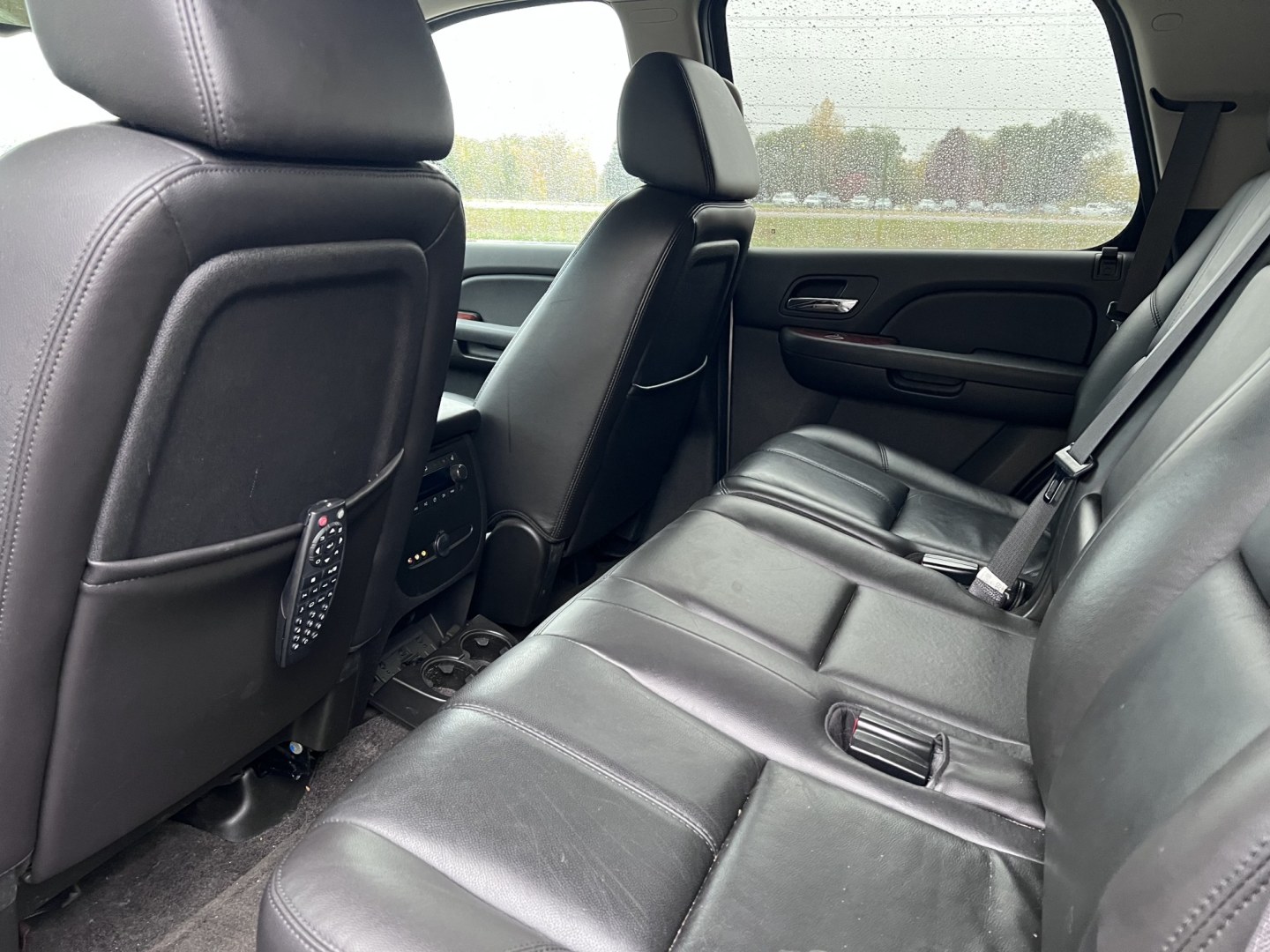 2009 GMC Yukon SLT-1 4WD (1GKFK33049R) with an 5.3L V8 OHV 16V FFV engine, 4A transmission, located at 17255 hwy 65 NE, Ham Lake, MN, 55304, 0.000000, 0.000000- Photo#12