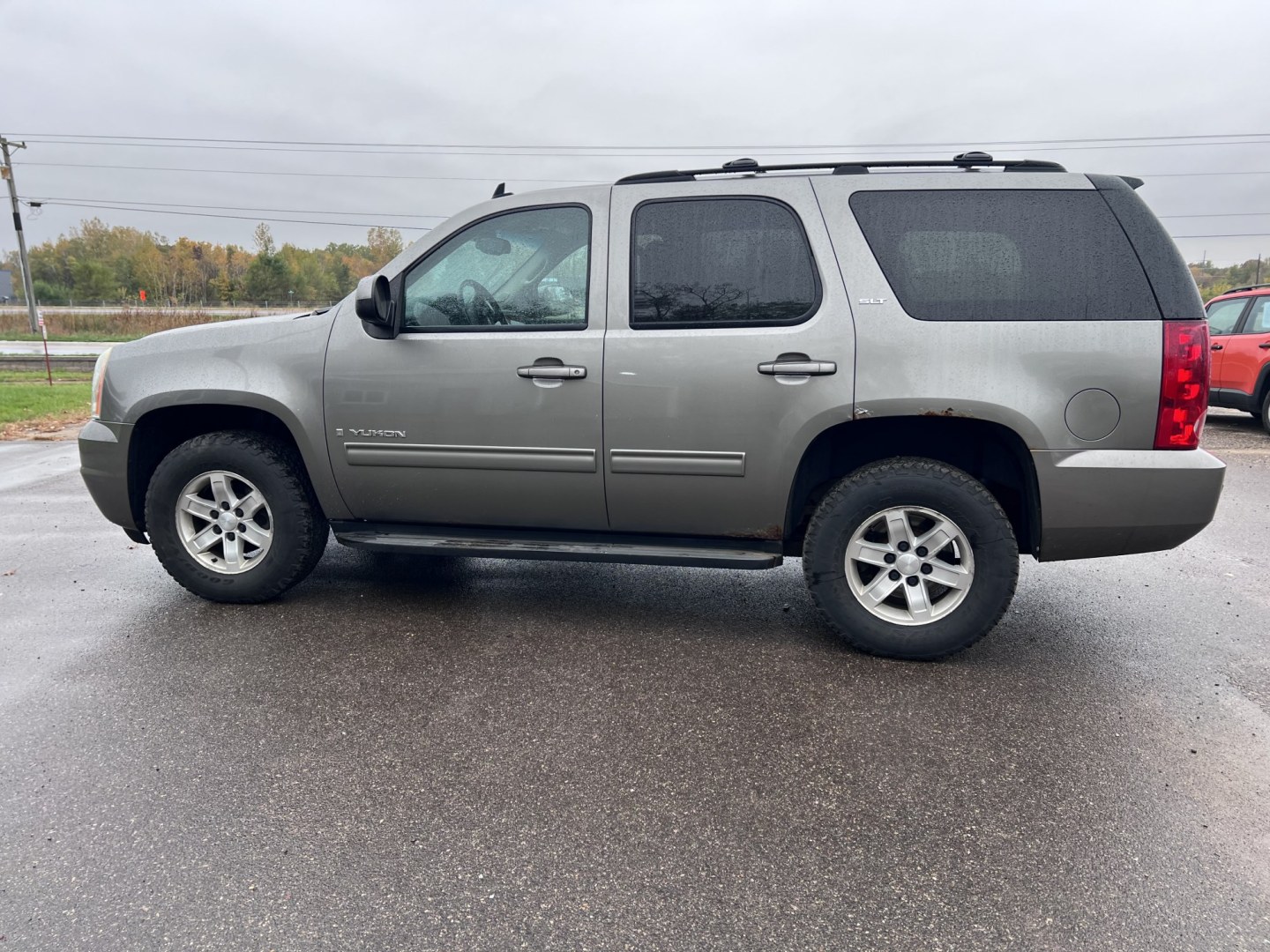 2009 GMC Yukon SLT-1 4WD (1GKFK33049R) with an 5.3L V8 OHV 16V FFV engine, 4A transmission, located at 17255 hwy 65 NE, Ham Lake, MN, 55304, 0.000000, 0.000000- Photo#7