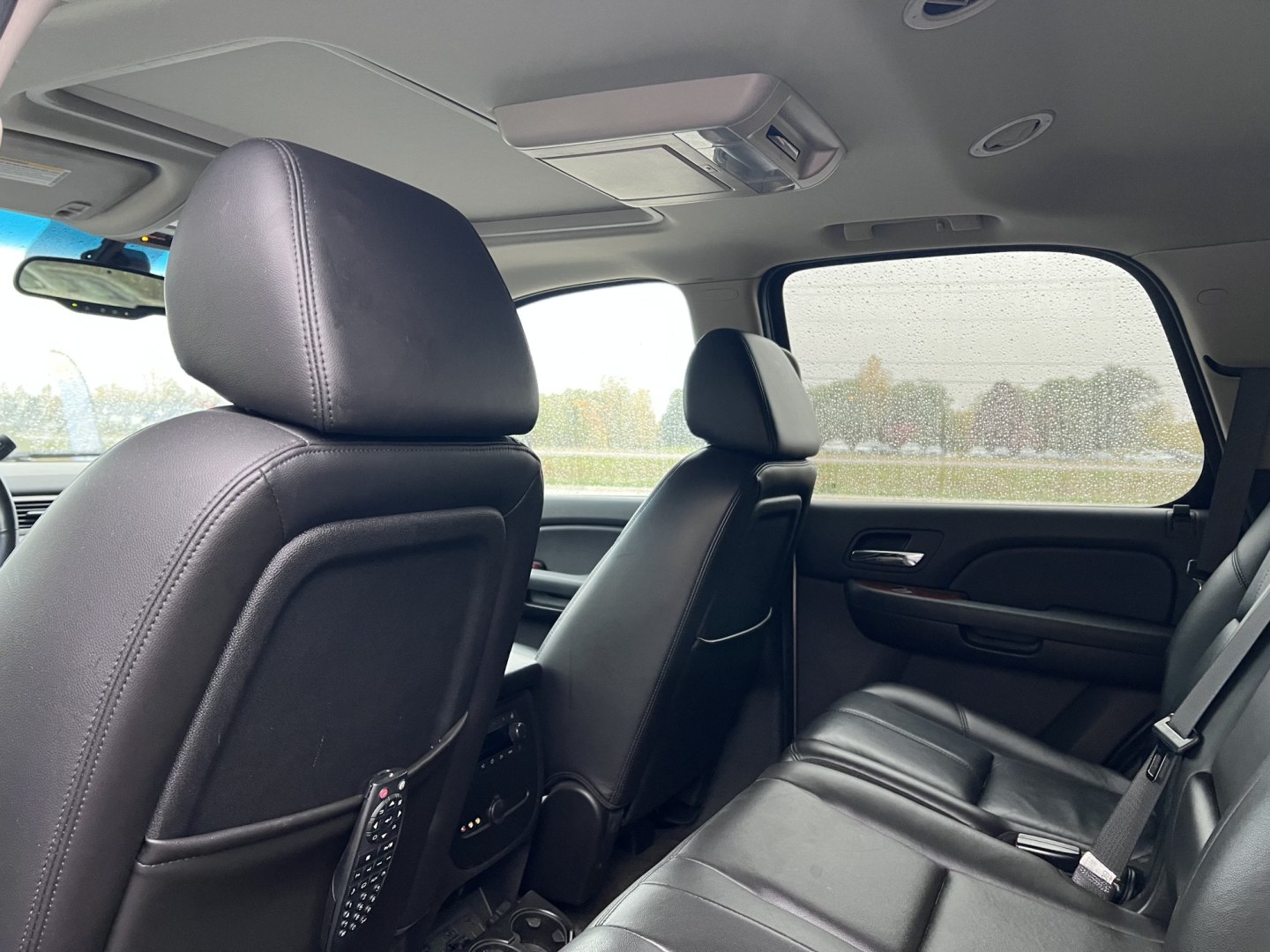 2009 GMC Yukon SLT-1 4WD (1GKFK33049R) with an 5.3L V8 OHV 16V FFV engine, 4A transmission, located at 17255 hwy 65 NE, Ham Lake, MN, 55304, 0.000000, 0.000000- Photo#13