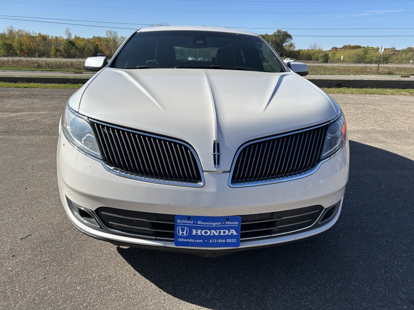 2015 Lincoln MKS FWD (1LNHL9DK3FG) with an 3.7L V6 DOHC 24V engine, 6A transmission, located at 17255 hwy 65 NE, Ham Lake, MN, 55304, 0.000000, 0.000000- Photo#1