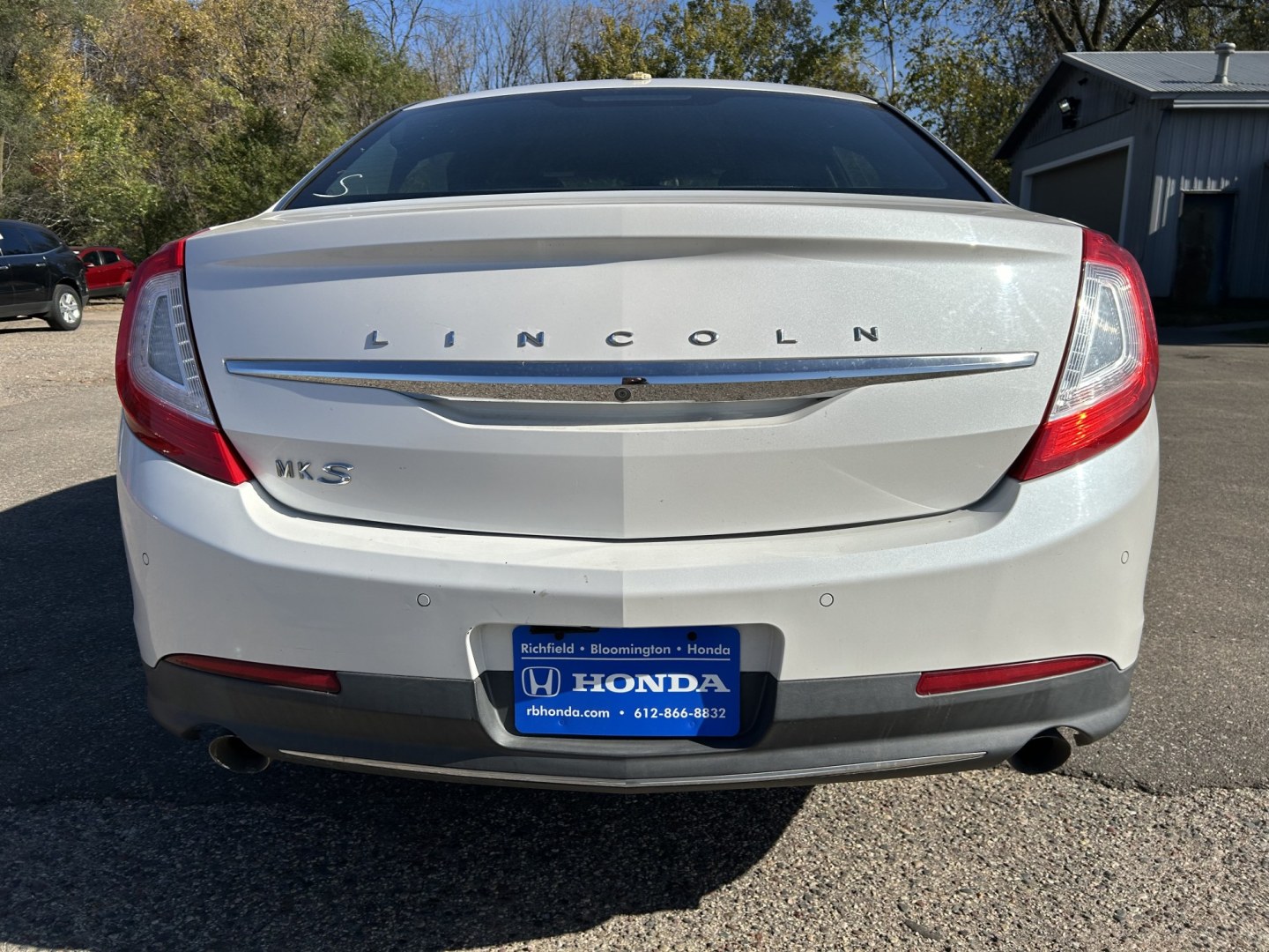 2015 Lincoln MKS FWD (1LNHL9DK3FG) with an 3.7L V6 DOHC 24V engine, 6A transmission, located at 17255 hwy 65 NE, Ham Lake, MN, 55304, 0.000000, 0.000000- Photo#5