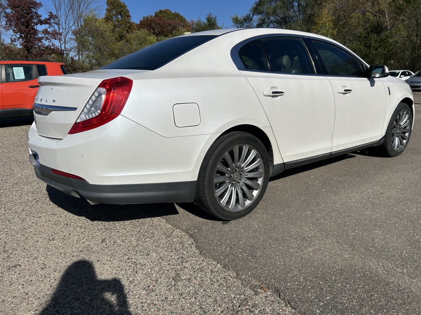 2015 Lincoln MKS FWD (1LNHL9DK3FG) with an 3.7L V6 DOHC 24V engine, 6A transmission, located at 17255 hwy 65 NE, Ham Lake, MN, 55304, 0.000000, 0.000000- Photo#4