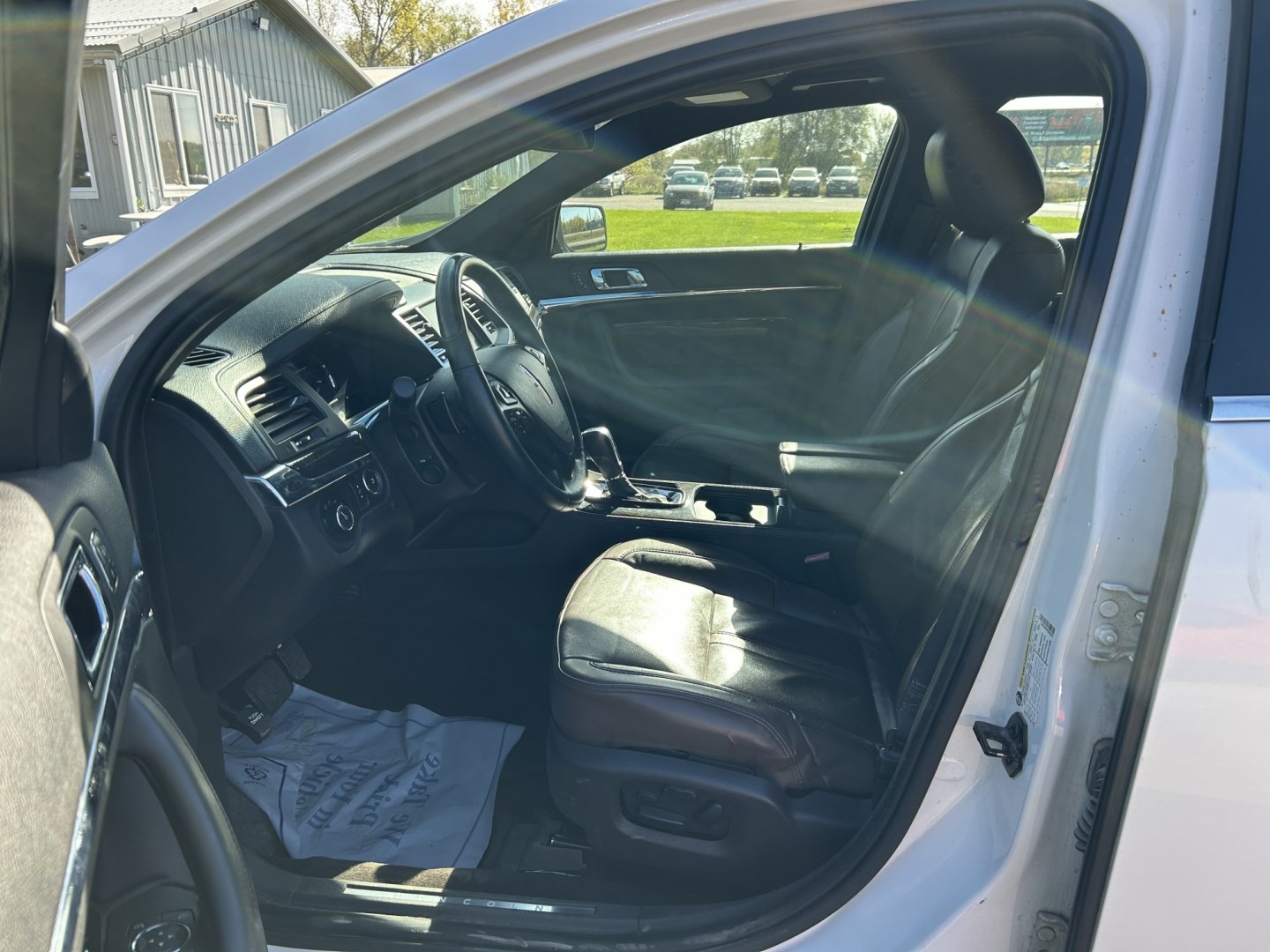 2015 Lincoln MKS FWD (1LNHL9DK3FG) with an 3.7L V6 DOHC 24V engine, 6A transmission, located at 17255 hwy 65 NE, Ham Lake, MN, 55304, 0.000000, 0.000000- Photo#9