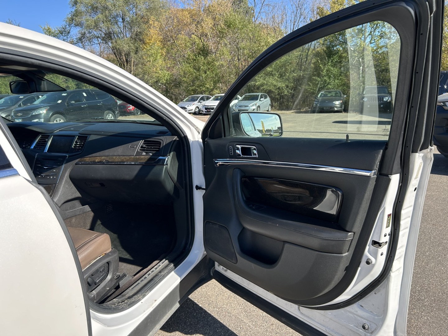 2015 Lincoln MKS FWD (1LNHL9DK3FG) with an 3.7L V6 DOHC 24V engine, 6A transmission, located at 17255 hwy 65 NE, Ham Lake, MN, 55304, 0.000000, 0.000000- Photo#14