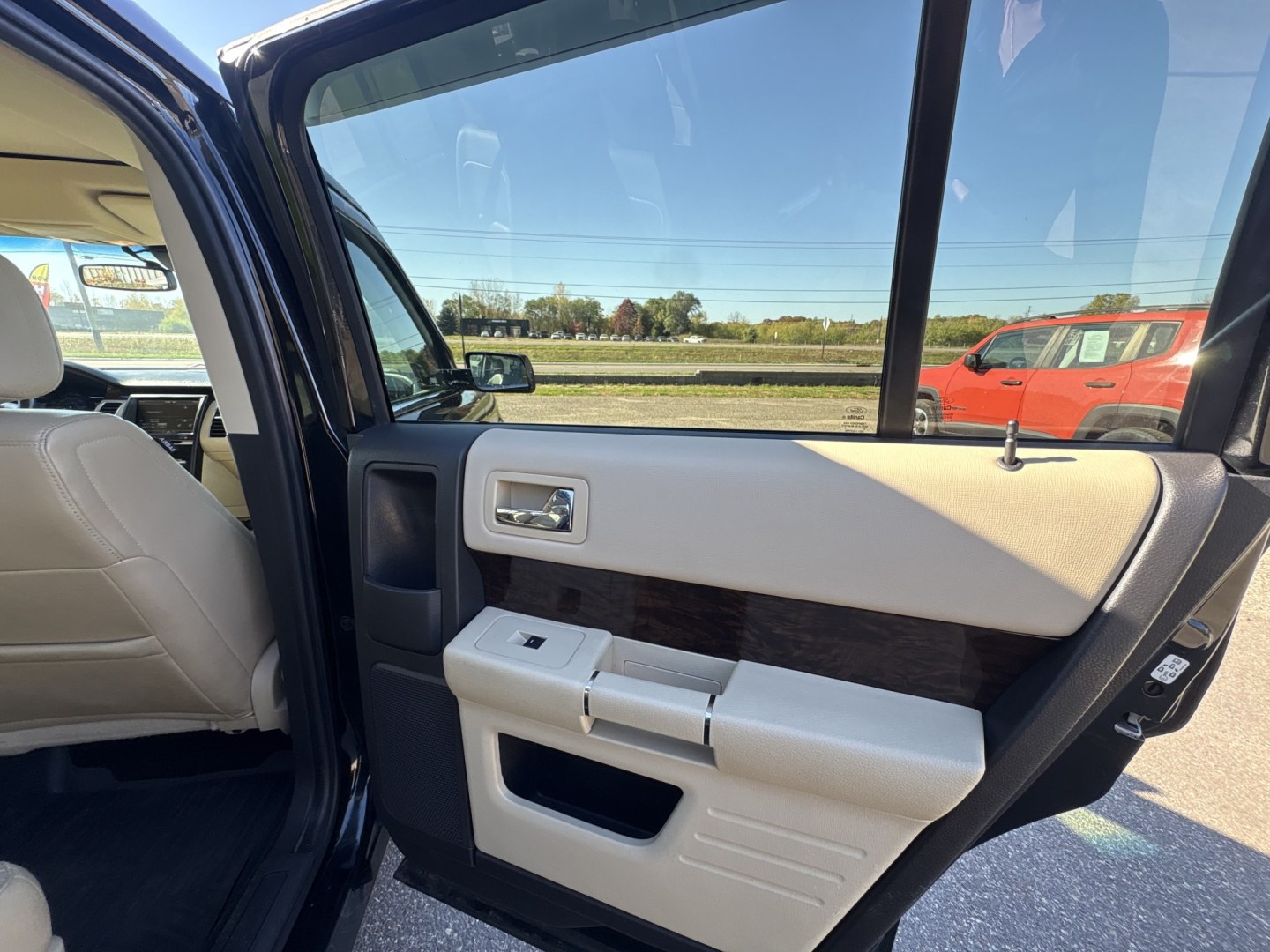 2014 Ford Flex Limited AWD w/EcoBoost (2FMHK6DT2EB) with an 3.5L V6 DOHC 24V engine, 6-Speed Automatic Overdrive transmission, located at 17255 hwy 65 NE, Ham Lake, MN, 55304, 0.000000, 0.000000- Photo#12