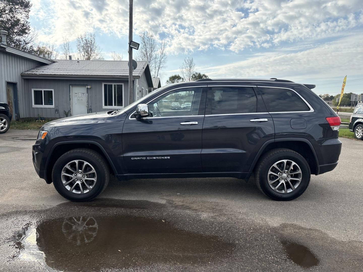 2014 Jeep Grand Cherokee Limited 4WD (1C4RJFBG4EC) with an 3.6L V6 DOHC 24V engine, 5-Speed Automatic transmission, located at 17255 hwy 65 NE, Ham Lake, MN, 55304, 0.000000, 0.000000- Photo#1