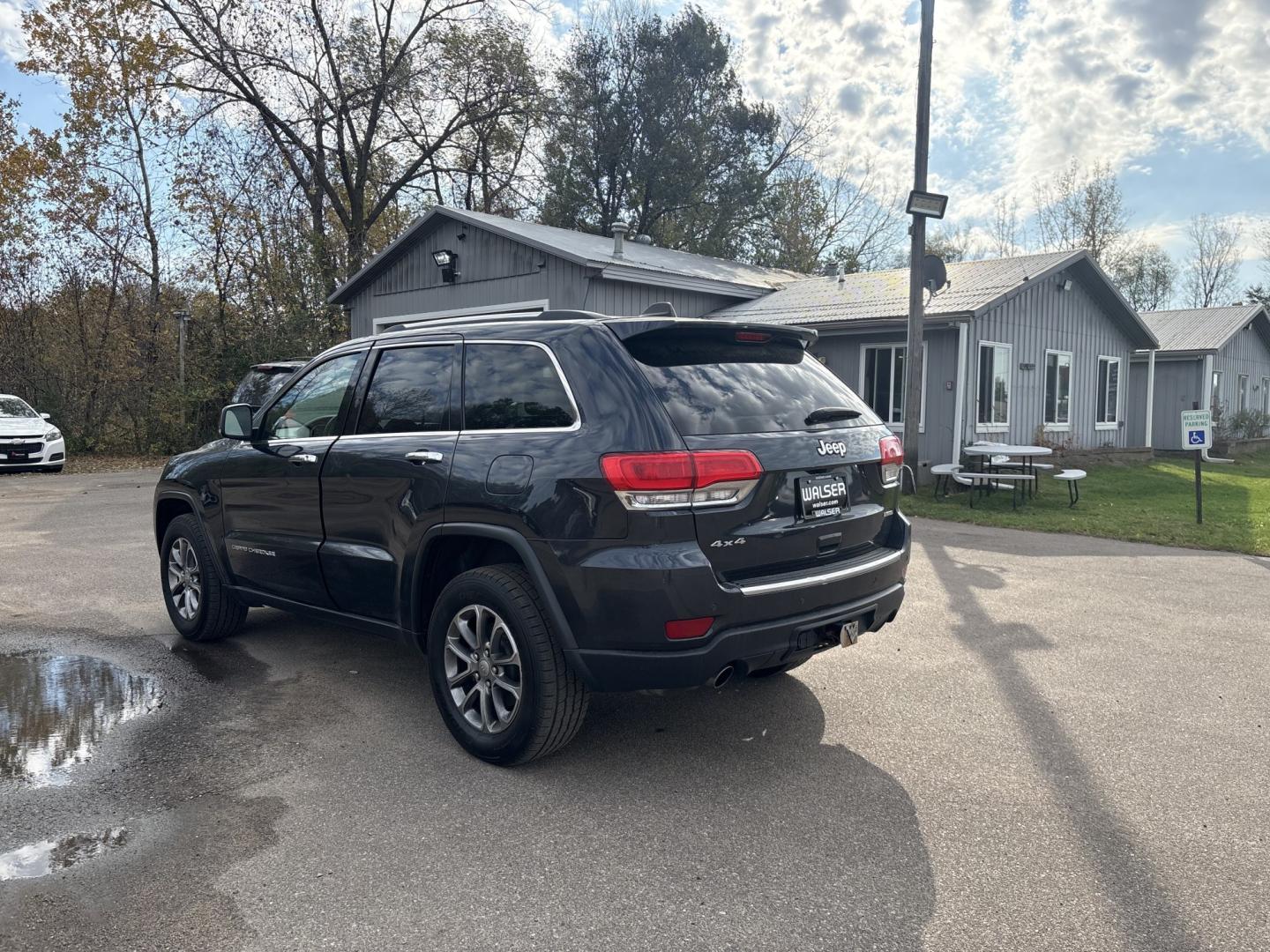 2014 Jeep Grand Cherokee Limited 4WD (1C4RJFBG4EC) with an 3.6L V6 DOHC 24V engine, 5-Speed Automatic transmission, located at 17255 hwy 65 NE, Ham Lake, MN, 55304, 0.000000, 0.000000- Photo#2