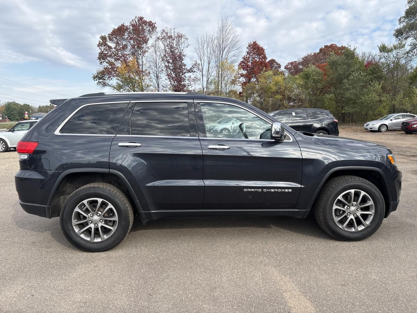 2014 Jeep Grand Cherokee Limited 4WD (1C4RJFBG4EC) with an 3.6L V6 DOHC 24V engine, 5-Speed Automatic transmission, located at 17255 hwy 65 NE, Ham Lake, MN, 55304, 0.000000, 0.000000- Photo#5