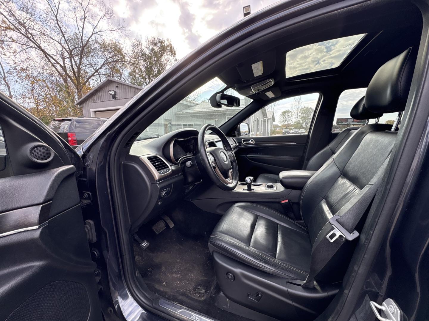 2014 Jeep Grand Cherokee Limited 4WD (1C4RJFBG4EC) with an 3.6L V6 DOHC 24V engine, 5-Speed Automatic transmission, located at 17255 hwy 65 NE, Ham Lake, MN, 55304, 0.000000, 0.000000- Photo#9