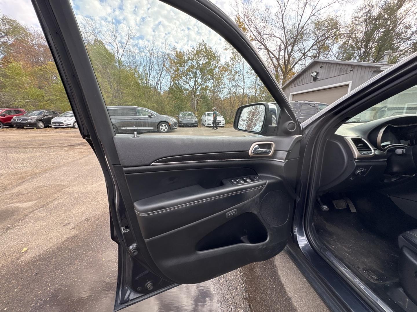 2014 Jeep Grand Cherokee Limited 4WD (1C4RJFBG4EC) with an 3.6L V6 DOHC 24V engine, 5-Speed Automatic transmission, located at 17255 hwy 65 NE, Ham Lake, MN, 55304, 0.000000, 0.000000- Photo#8