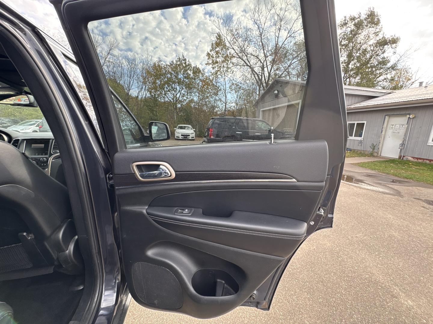 2014 Jeep Grand Cherokee Limited 4WD (1C4RJFBG4EC) with an 3.6L V6 DOHC 24V engine, 5-Speed Automatic transmission, located at 17255 hwy 65 NE, Ham Lake, MN, 55304, 0.000000, 0.000000- Photo#12