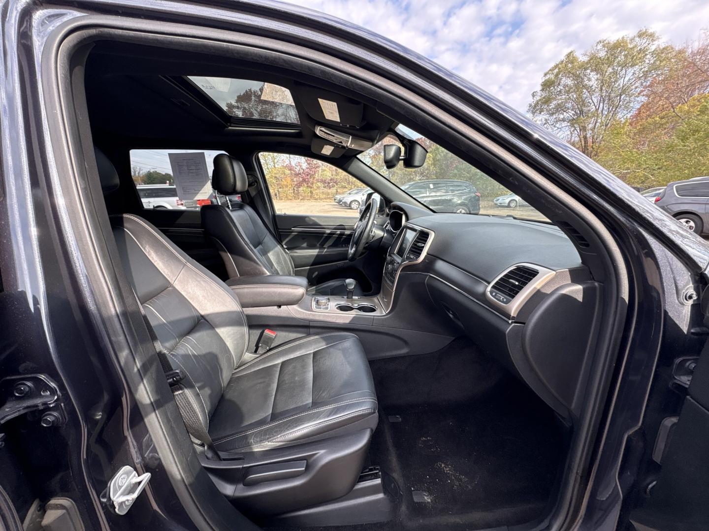 2014 Jeep Grand Cherokee Limited 4WD (1C4RJFBG4EC) with an 3.6L V6 DOHC 24V engine, 5-Speed Automatic transmission, located at 17255 hwy 65 NE, Ham Lake, MN, 55304, 0.000000, 0.000000- Photo#15