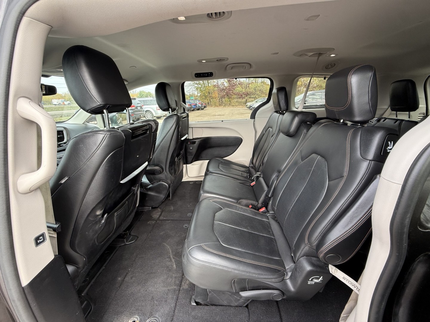2017 Chrysler Pacifica Touring-L Plus (2C4RC1EG9HR) with an 3.6L V6 DOHC 24V engine, 9A transmission, located at 17255 hwy 65 NE, Ham Lake, MN, 55304, 0.000000, 0.000000- Photo#10