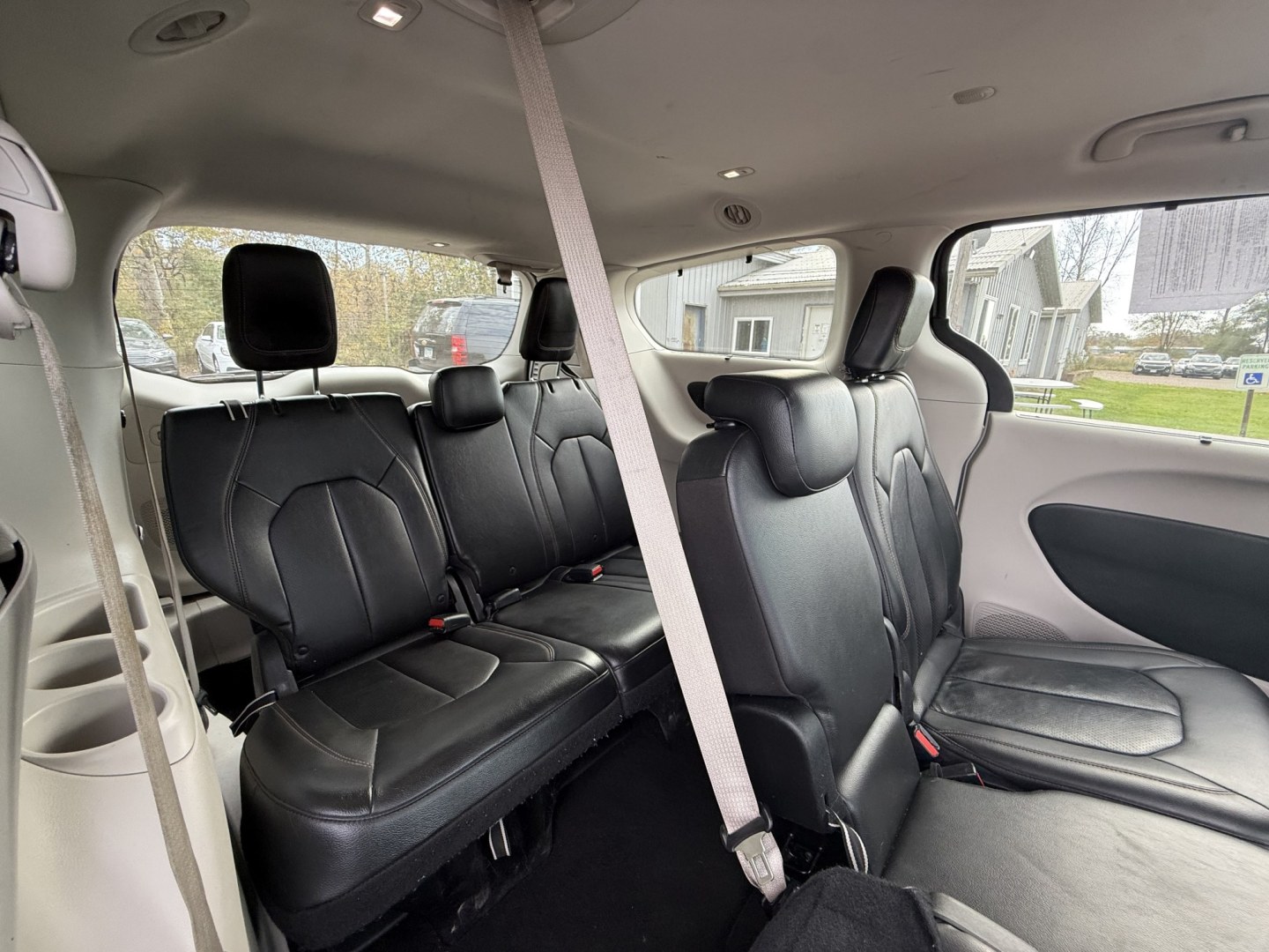 2017 Chrysler Pacifica Touring-L Plus (2C4RC1EG9HR) with an 3.6L V6 DOHC 24V engine, 9A transmission, located at 17255 hwy 65 NE, Ham Lake, MN, 55304, 0.000000, 0.000000- Photo#12