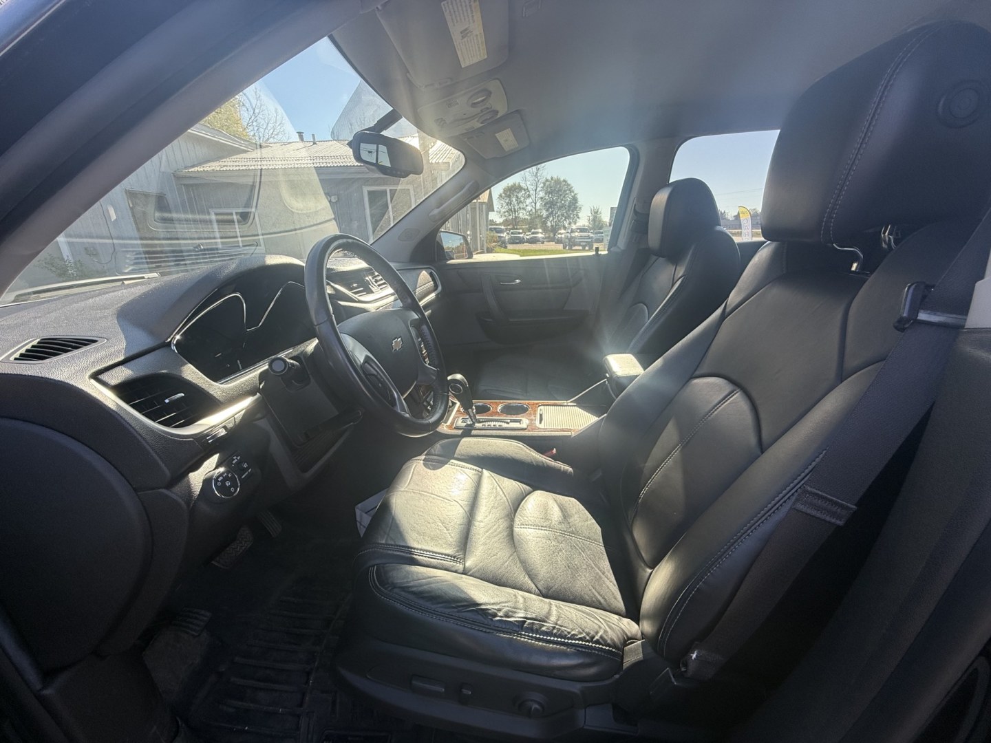 2014 Chevrolet Traverse 2LT AWD (1GNKVHKD6EJ) with an 3.6L V6 DOHC 24V engine, 6-Speed Automatic transmission, located at 17255 hwy 65 NE, Ham Lake, MN, 55304, 0.000000, 0.000000- Photo#9