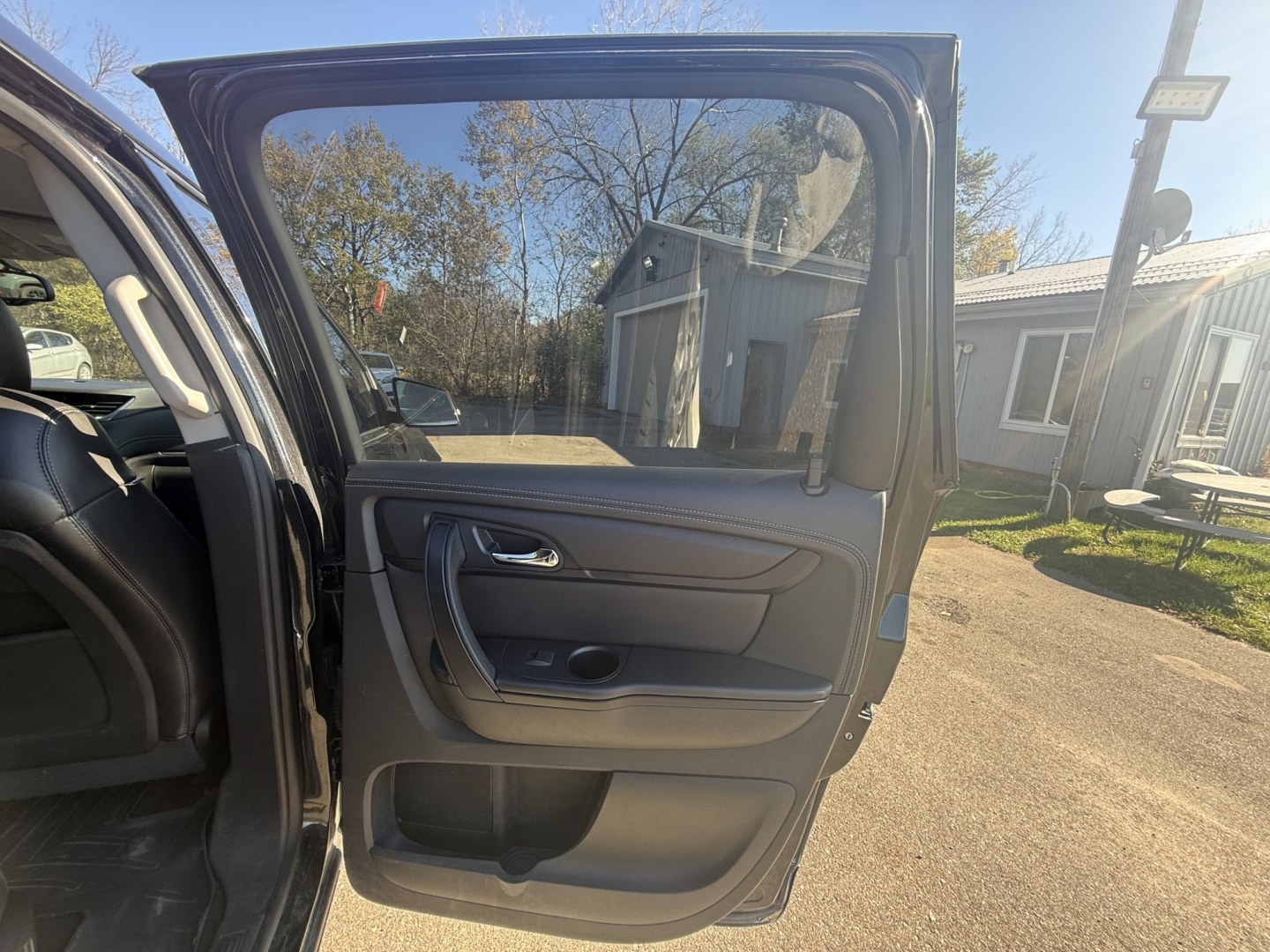 2014 Chevrolet Traverse 2LT AWD (1GNKVHKD6EJ) with an 3.6L V6 DOHC 24V engine, 6-Speed Automatic transmission, located at 17255 hwy 65 NE, Ham Lake, MN, 55304, 0.000000, 0.000000- Photo#12