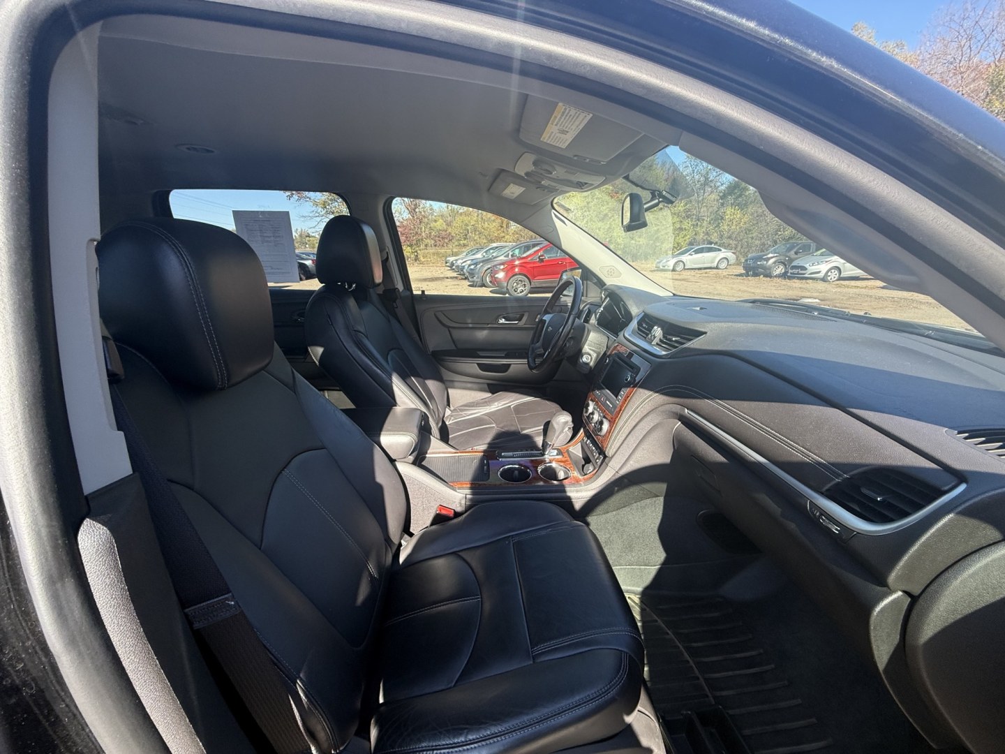 2014 Chevrolet Traverse 2LT AWD (1GNKVHKD6EJ) with an 3.6L V6 DOHC 24V engine, 6-Speed Automatic transmission, located at 17255 hwy 65 NE, Ham Lake, MN, 55304, 0.000000, 0.000000- Photo#16