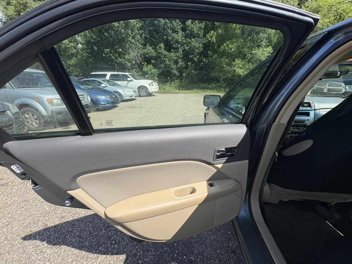 2012 Blue Ford Fusion SE (3FAHP0HA0CR) with an 2.5L L4 DOHC 16V engine, located at 17255 hwy 65 NE, Ham Lake, MN, 55304, 0.000000, 0.000000 - Photo#10
