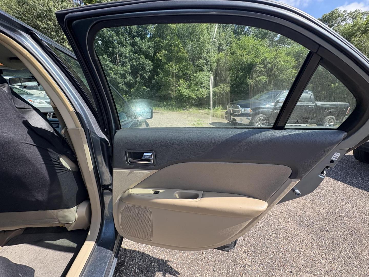 2012 Blue Ford Fusion SE (3FAHP0HA0CR) with an 2.5L L4 DOHC 16V engine, located at 17255 hwy 65 NE, Ham Lake, MN, 55304, 0.000000, 0.000000 - Photo#12