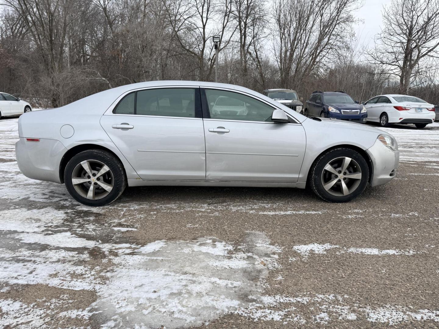 2011 Silver Chevrolet Malibu 1LT (1G1ZC5E18BF) with an 2.4L L4 DOHC 16V engine, 4-Speed Automatic transmission, located at 17255 hwy 65 NE, Ham Lake, MN, 55304, 0.000000, 0.000000 - Photo#5