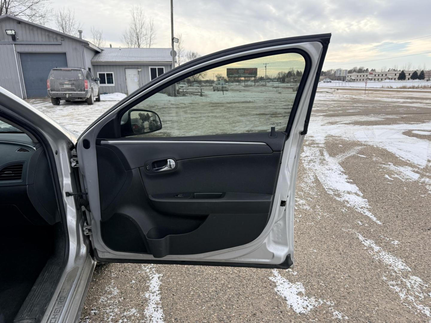 2011 Silver Chevrolet Malibu 1LT (1G1ZC5E18BF) with an 2.4L L4 DOHC 16V engine, 4-Speed Automatic transmission, located at 17255 hwy 65 NE, Ham Lake, MN, 55304, 0.000000, 0.000000 - Photo#14