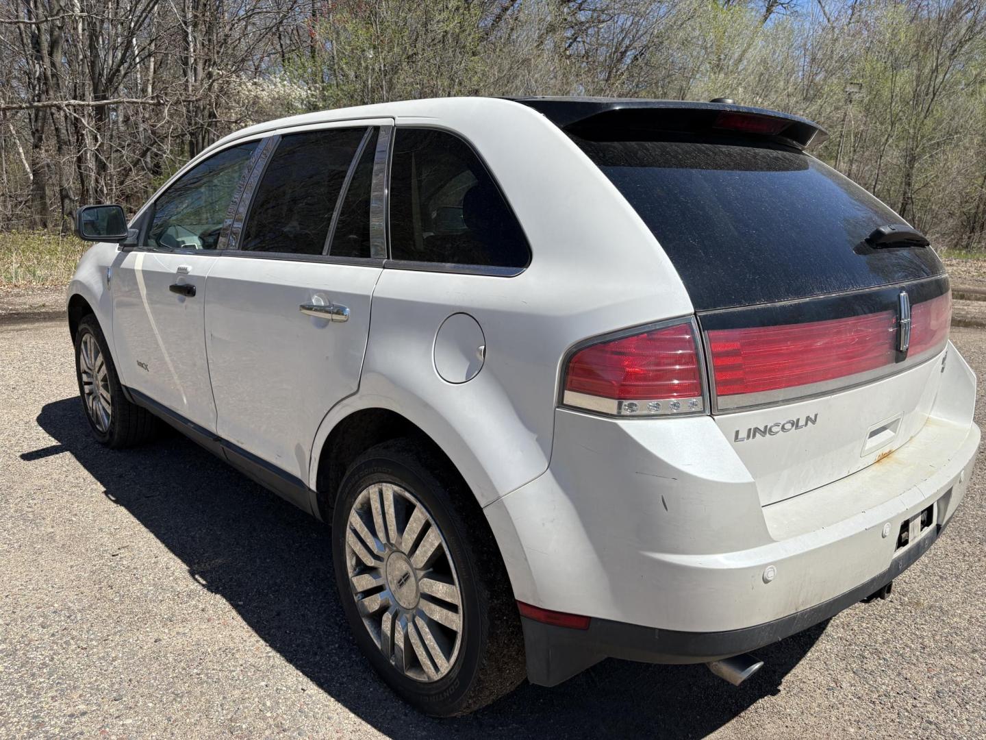 2010 White Lincoln MKX AWD (2LMDJ8JC3AB) with an 3.5L V6 DOHC 24V engine, 6-Speed Automatic transmission, located at 17255 hwy 65 NE, Ham Lake, MN, 55304, 0.000000, 0.000000 - Photo#2