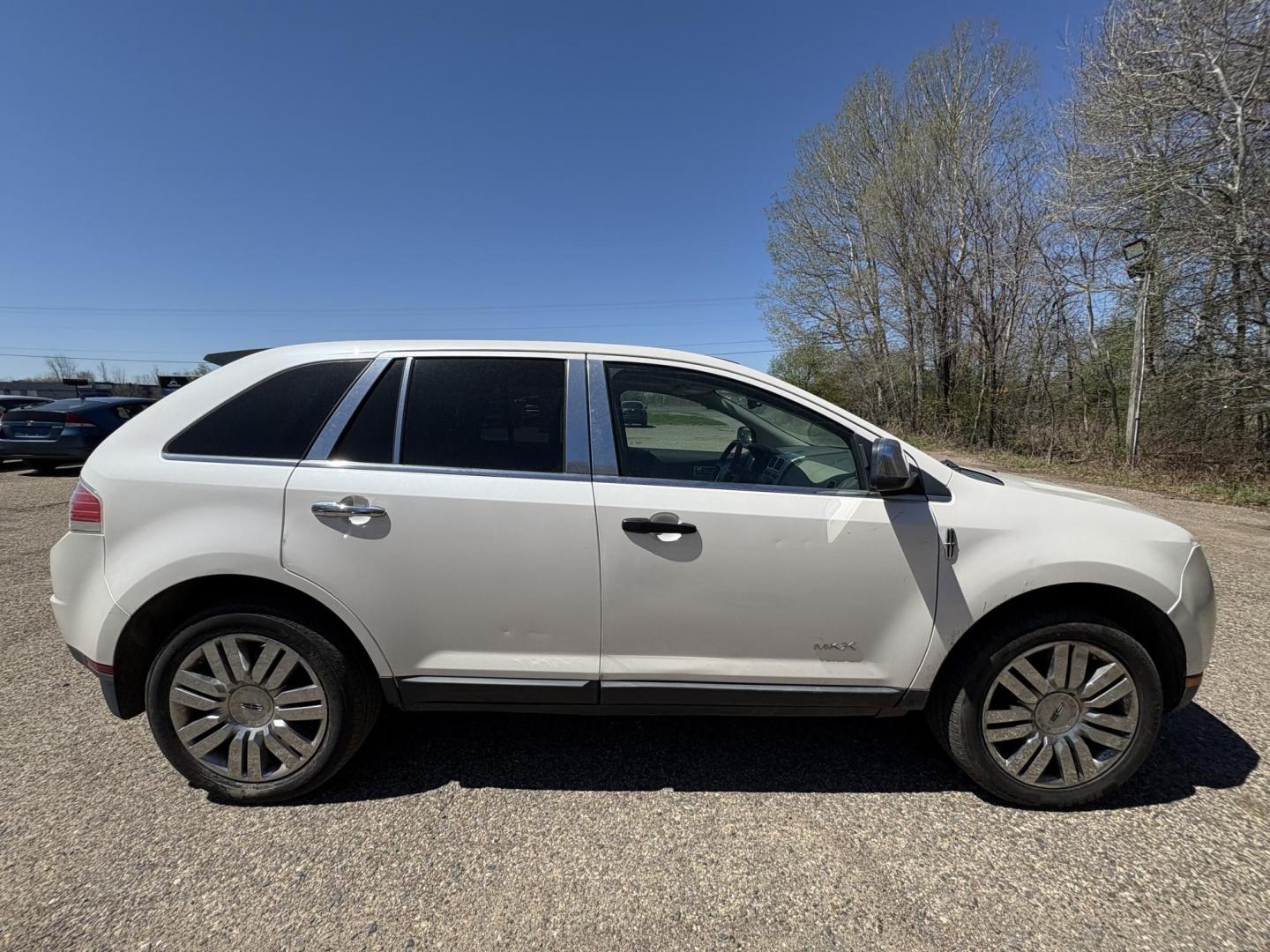 2010 White Lincoln MKX AWD (2LMDJ8JC3AB) with an 3.5L V6 DOHC 24V engine, 6-Speed Automatic transmission, located at 17255 hwy 65 NE, Ham Lake, MN, 55304, 0.000000, 0.000000 - Photo#5