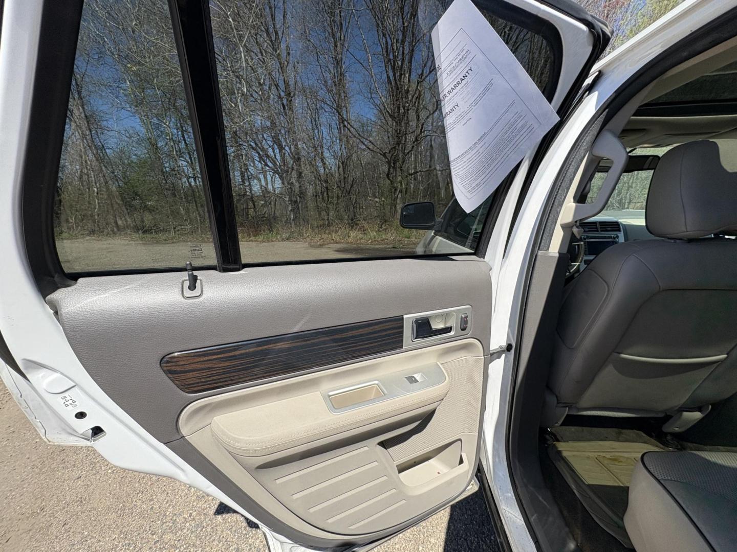 2010 White Lincoln MKX AWD (2LMDJ8JC3AB) with an 3.5L V6 DOHC 24V engine, 6-Speed Automatic transmission, located at 17255 hwy 65 NE, Ham Lake, MN, 55304, 0.000000, 0.000000 - Photo#10
