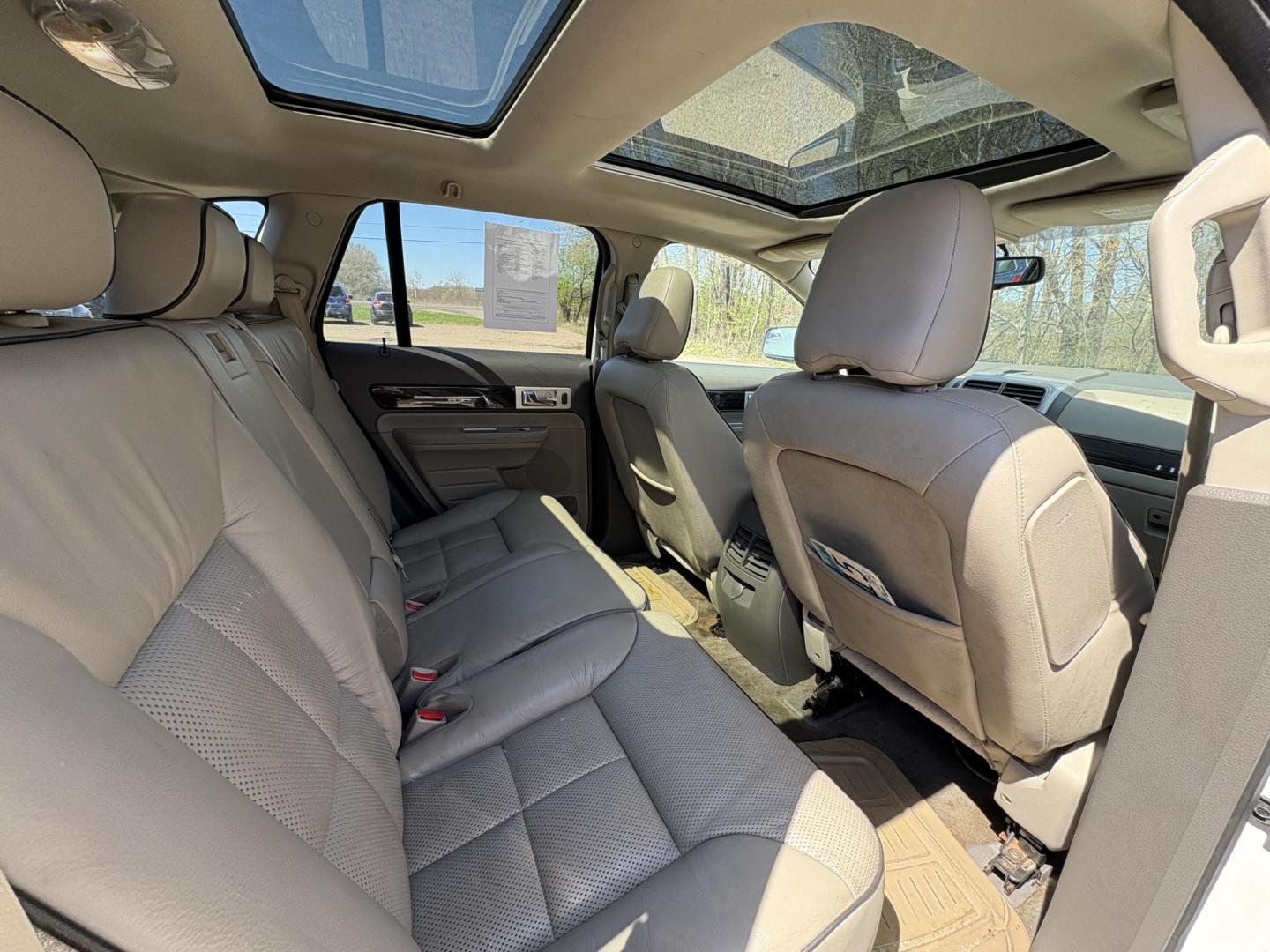 2010 White Lincoln MKX AWD (2LMDJ8JC3AB) with an 3.5L V6 DOHC 24V engine, 6-Speed Automatic transmission, located at 17255 hwy 65 NE, Ham Lake, MN, 55304, 0.000000, 0.000000 - Photo#13