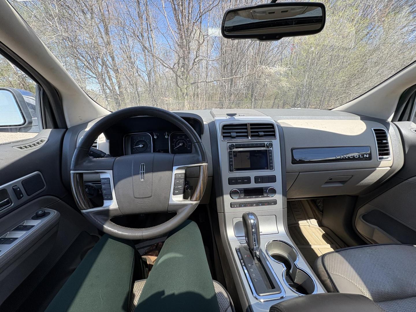 2010 White Lincoln MKX AWD (2LMDJ8JC3AB) with an 3.5L V6 DOHC 24V engine, 6-Speed Automatic transmission, located at 17255 hwy 65 NE, Ham Lake, MN, 55304, 0.000000, 0.000000 - Photo#17