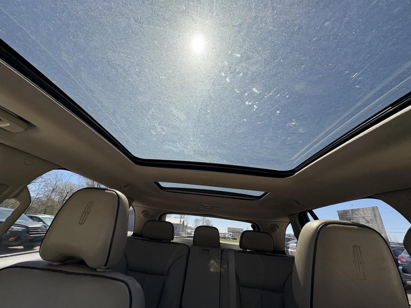 2010 White Lincoln MKX AWD (2LMDJ8JC3AB) with an 3.5L V6 DOHC 24V engine, 6-Speed Automatic transmission, located at 17255 hwy 65 NE, Ham Lake, MN, 55304, 0.000000, 0.000000 - Photo#16