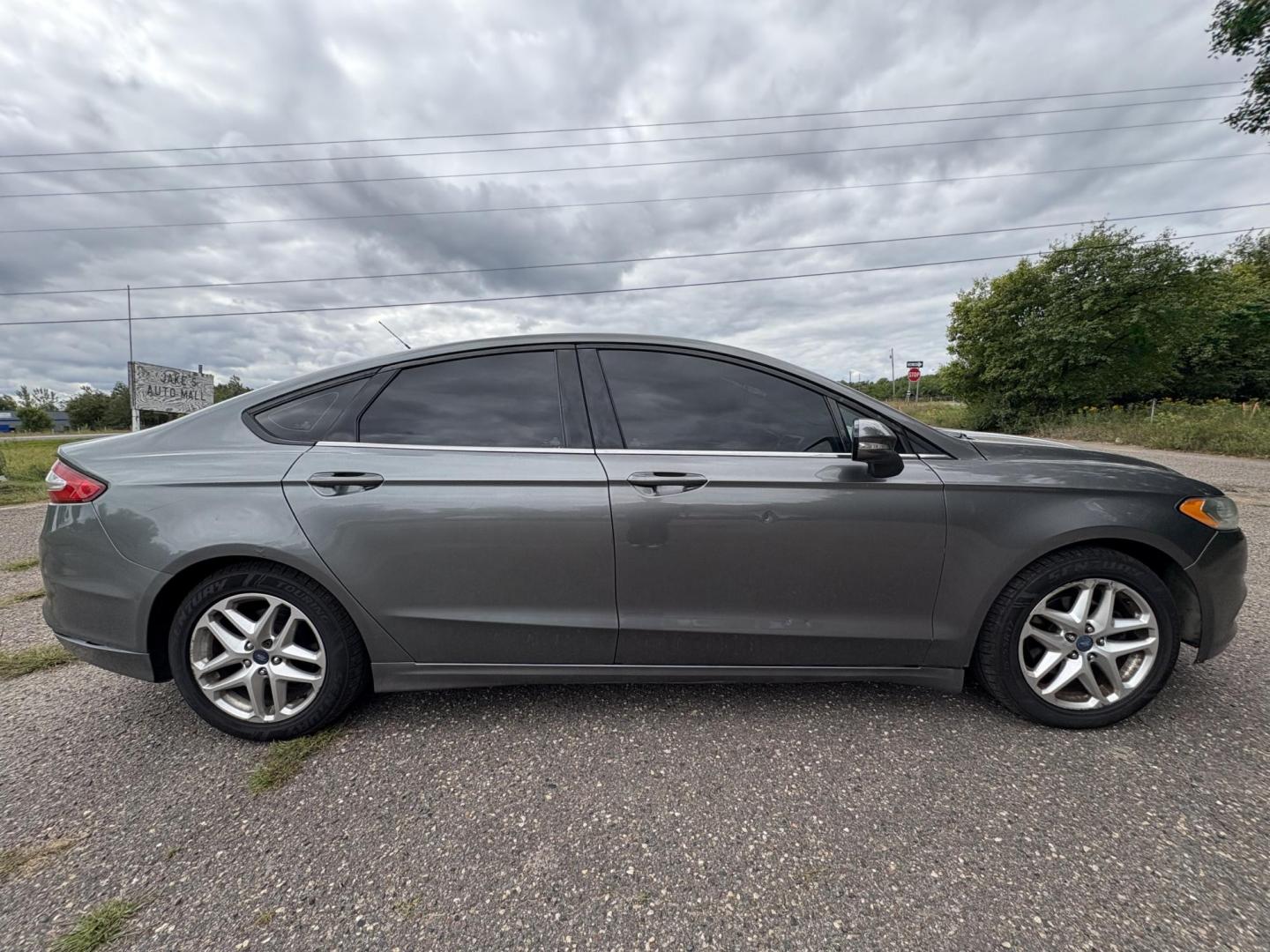 2013 Gray Ford Fusion SE (3FA6P0H74DR) with an 2.5L L4 DOHC 16V engine, located at 17255 hwy 65 NE, Ham Lake, MN, 55304, 0.000000, 0.000000 - Photo#5