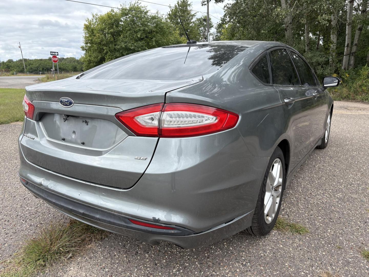 2013 Gray Ford Fusion SE (3FA6P0H74DR) with an 2.5L L4 DOHC 16V engine, located at 17255 hwy 65 NE, Ham Lake, MN, 55304, 0.000000, 0.000000 - Photo#4