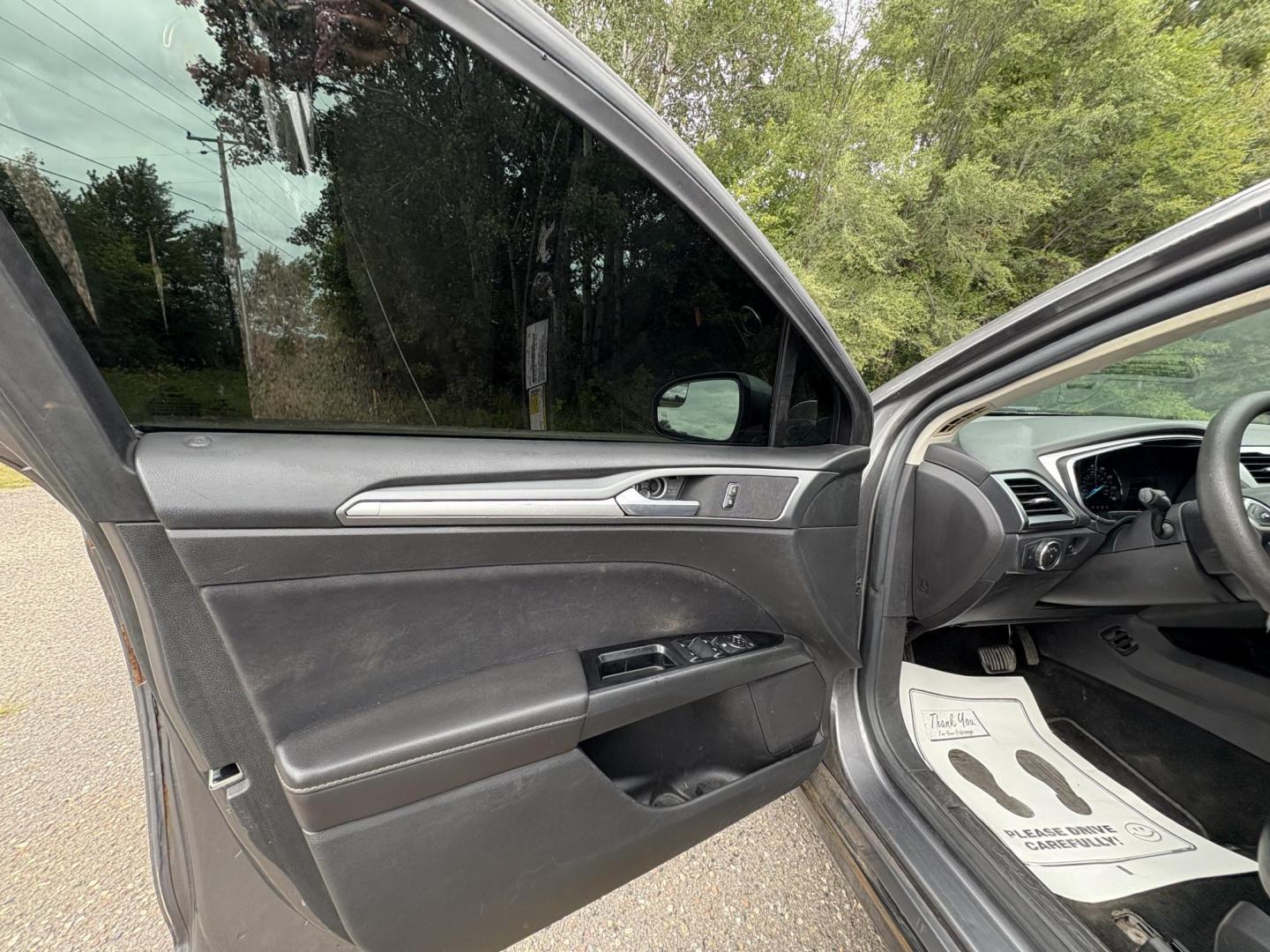 2013 Gray Ford Fusion SE (3FA6P0H74DR) with an 2.5L L4 DOHC 16V engine, located at 17255 hwy 65 NE, Ham Lake, MN, 55304, 0.000000, 0.000000 - Photo#8