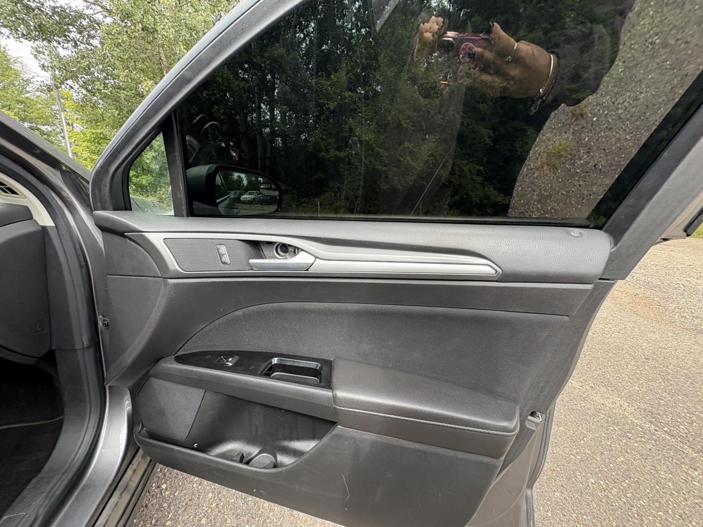 2013 Gray Ford Fusion SE (3FA6P0H74DR) with an 2.5L L4 DOHC 16V engine, located at 17255 hwy 65 NE, Ham Lake, MN, 55304, 0.000000, 0.000000 - Photo#14