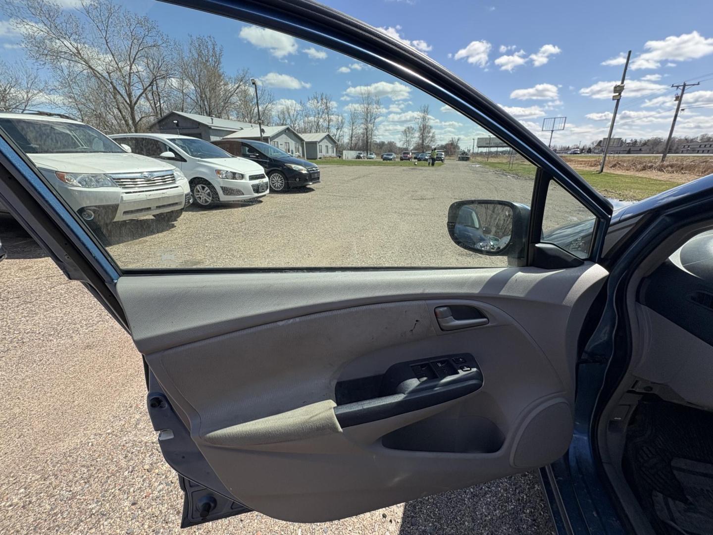 2010 Blue Honda Insight LX (JHMZE2H58AS) with an 1.3L L4 SOHC 8V HYBRID engine, Continuously Variable Transmisson transmission, located at 17255 hwy 65 NE, Ham Lake, MN, 55304, 0.000000, 0.000000 - Photo#8