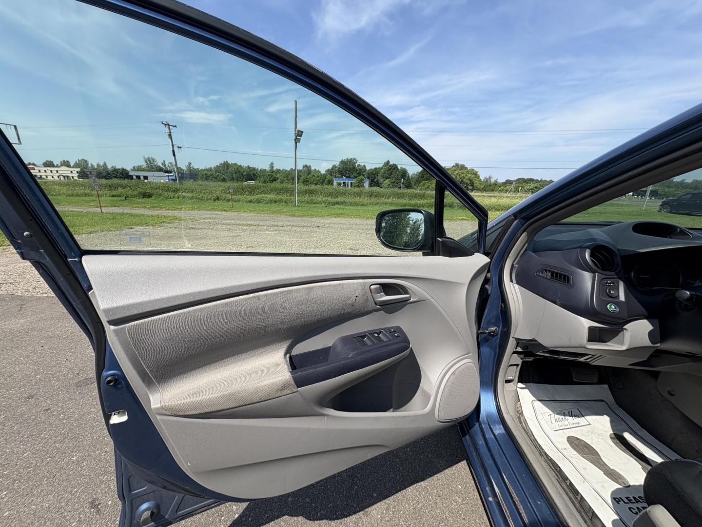 2010 Blue Honda Insight LX (JHMZE2H58AS) with an 1.3L L4 SOHC 8V HYBRID engine, Continuously Variable Transmisson transmission, located at 17255 hwy 65 NE, Ham Lake, MN, 55304, 0.000000, 0.000000 - Photo#8