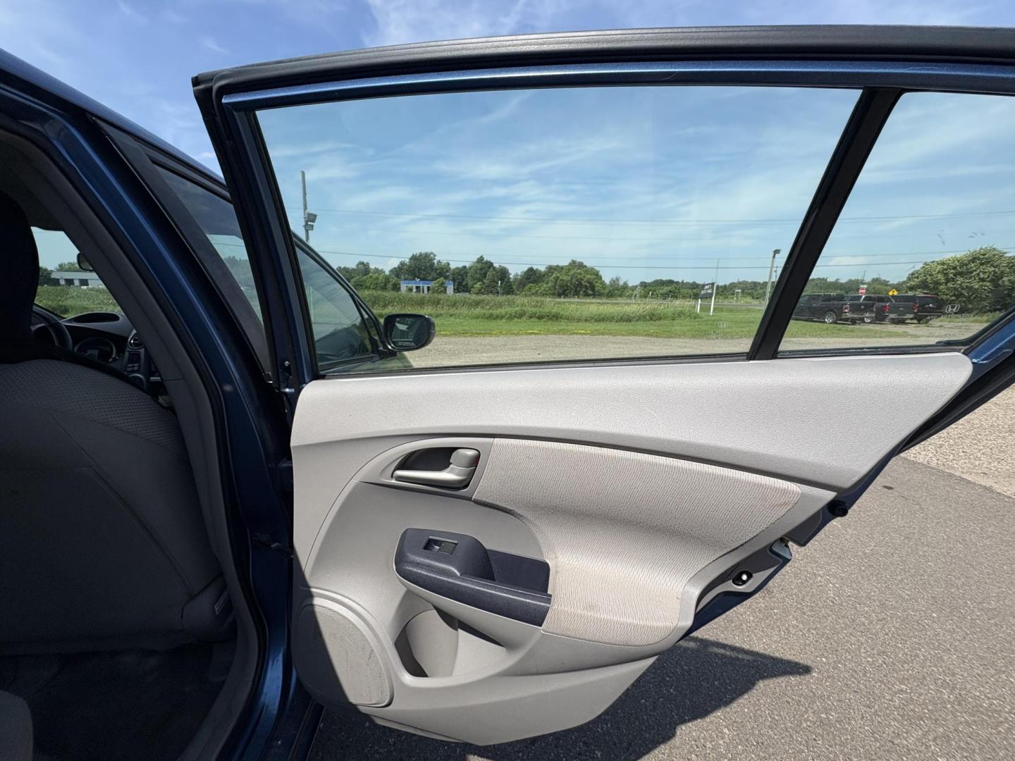 2010 Blue Honda Insight LX (JHMZE2H58AS) with an 1.3L L4 SOHC 8V HYBRID engine, Continuously Variable Transmisson transmission, located at 17255 hwy 65 NE, Ham Lake, MN, 55304, 0.000000, 0.000000 - Photo#12
