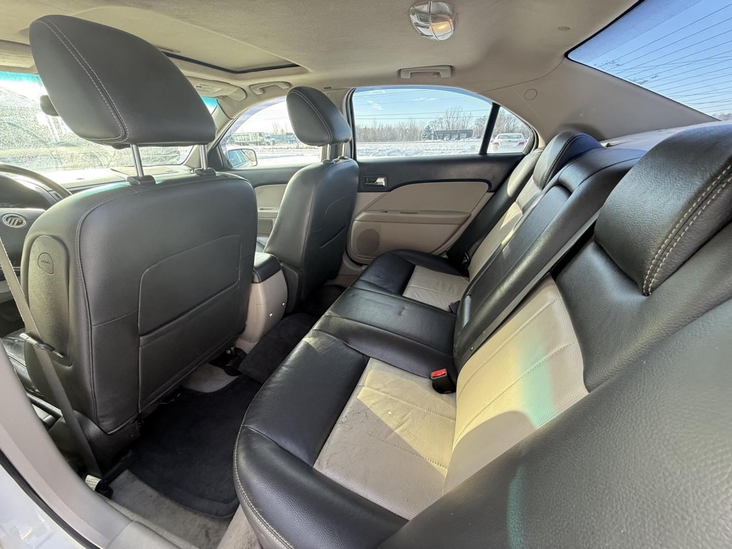 2009 White Mercury Milan V6 Premier (3MEHM08139R) with an 3.0L V6 DOHC 24V engine, 6-Speed Automatic transmission, located at 17255 hwy 65 NE, Ham Lake, MN, 55304, 0.000000, 0.000000 - Photo#11