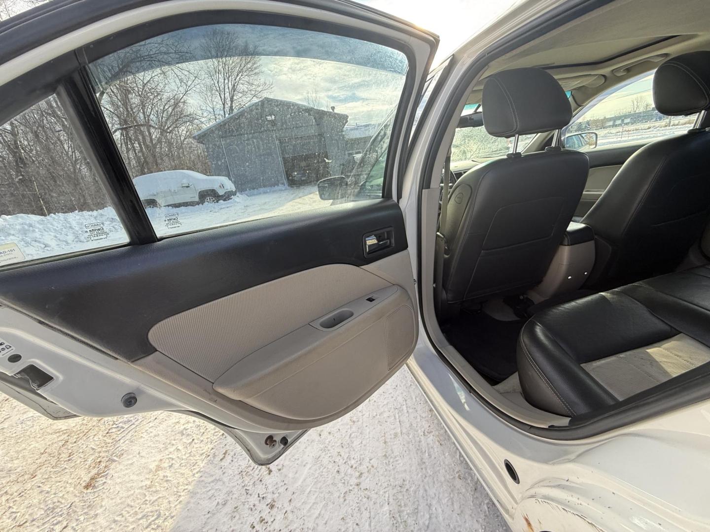 2009 White Mercury Milan V6 Premier (3MEHM08139R) with an 3.0L V6 DOHC 24V engine, 6-Speed Automatic transmission, located at 17255 hwy 65 NE, Ham Lake, MN, 55304, 0.000000, 0.000000 - Photo#10