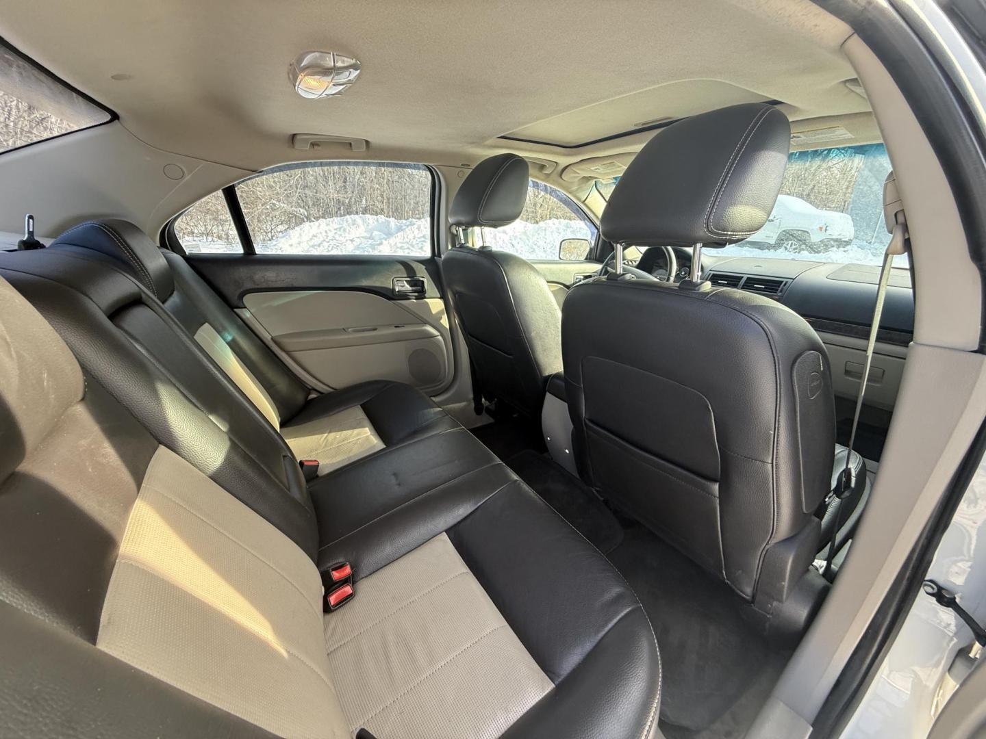 2009 White Mercury Milan V6 Premier (3MEHM08139R) with an 3.0L V6 DOHC 24V engine, 6-Speed Automatic transmission, located at 17255 hwy 65 NE, Ham Lake, MN, 55304, 0.000000, 0.000000 - Photo#13